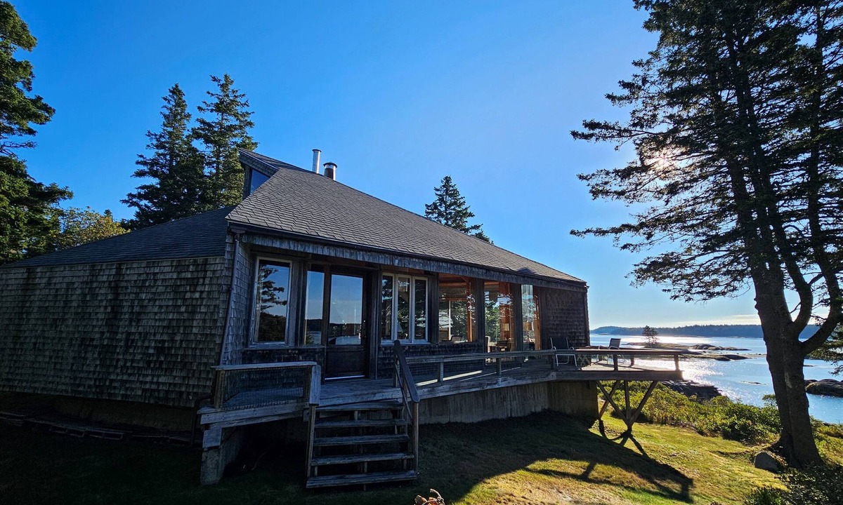 Stonington House | Painters Paradise - Rustic, Oceanfront Cottages