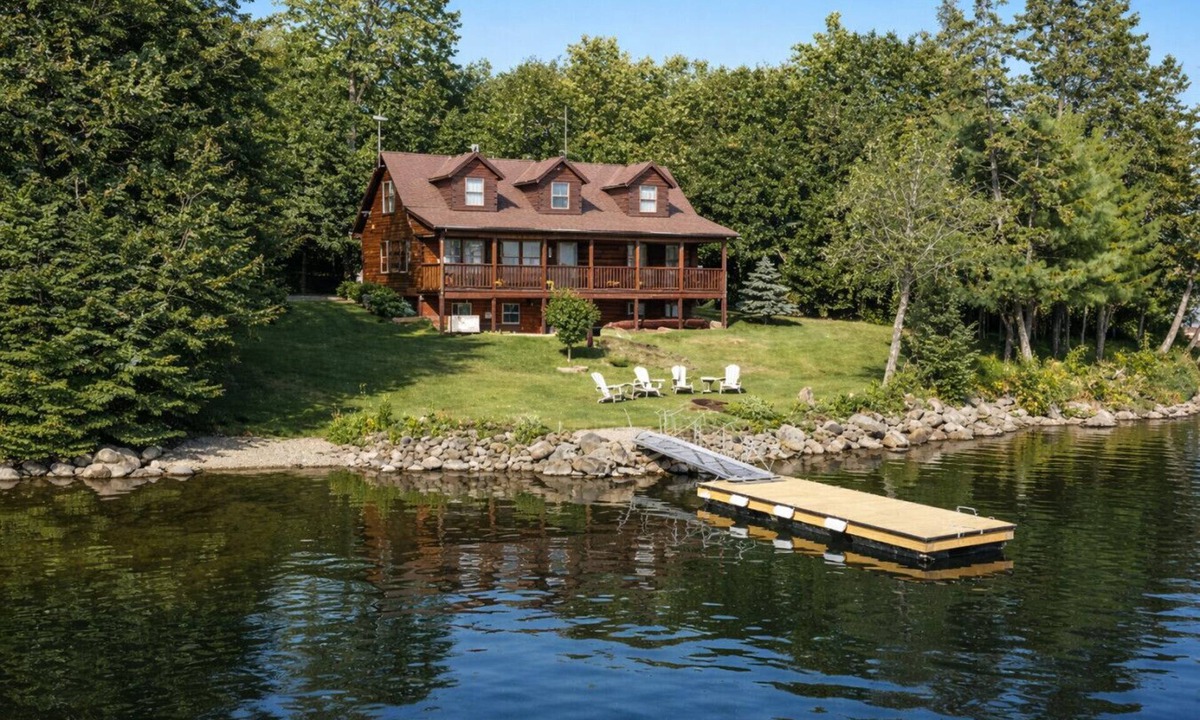 Rockwood Cabin | Pamoola Lodge - Waterfront| sleeps 11+|Private Dock