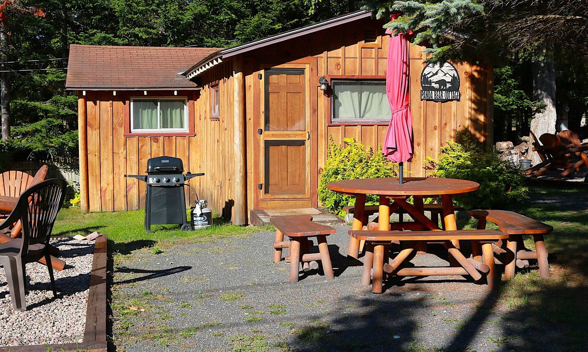 Inlet Cabin | Panda Bear Cabin at The Bears Cottages