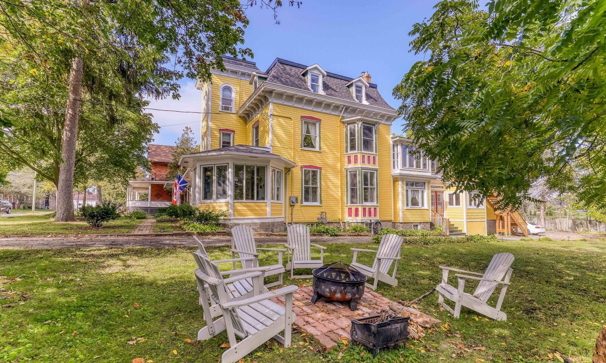 Gananoque Bed & Breakfast | Pangea House