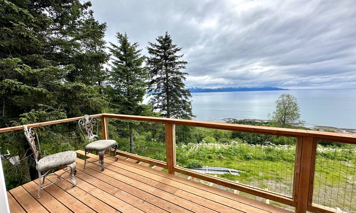 Homer Cabin | Paradise Suites Eagles Nest Apt C