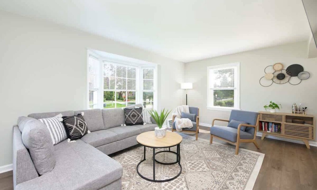 University Heights House | Park-side family retreat with private backyard
