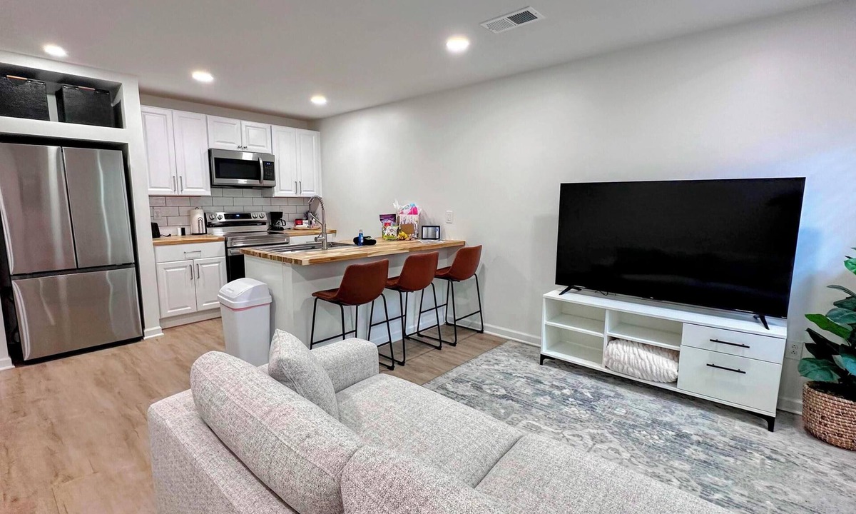 Hamilton House | Patchwork Paradise B - New 2BR Home 3 Blocks from Missouri Star