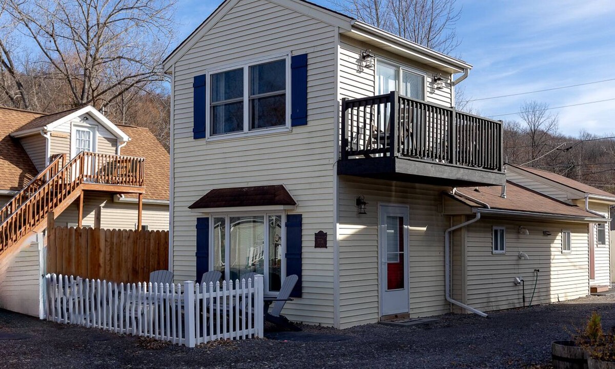 Conesus House | Peace and quiet at the south shore! With lake access and dock for boat.