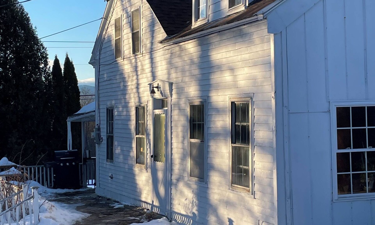 Center Lovell Apartment | Peaceful 2-bedroom apartment In updated farmhouse!