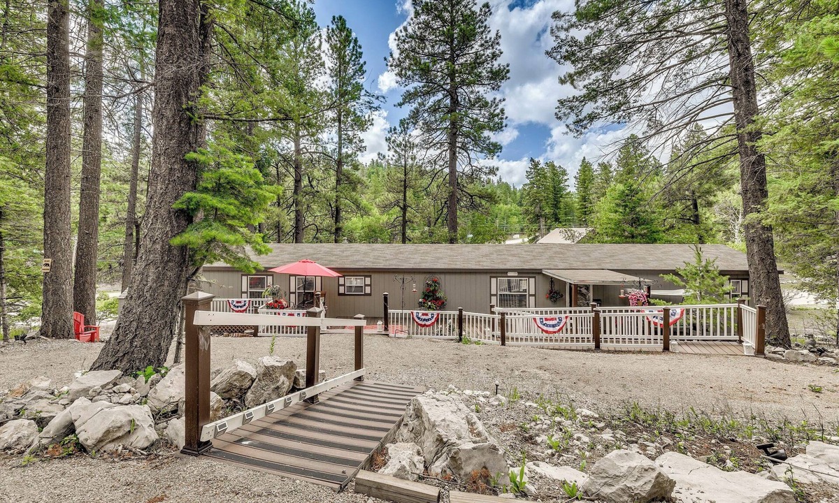 Cloudcroft Cabin | Peaceful Cloudcroft Vacation Rental: Walk to Shops