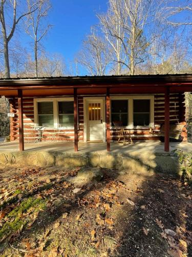 Weaverville House | Peaceful Creekside Cabin Dog-friendly Hot Tub Gas Fireplace Gas Grill