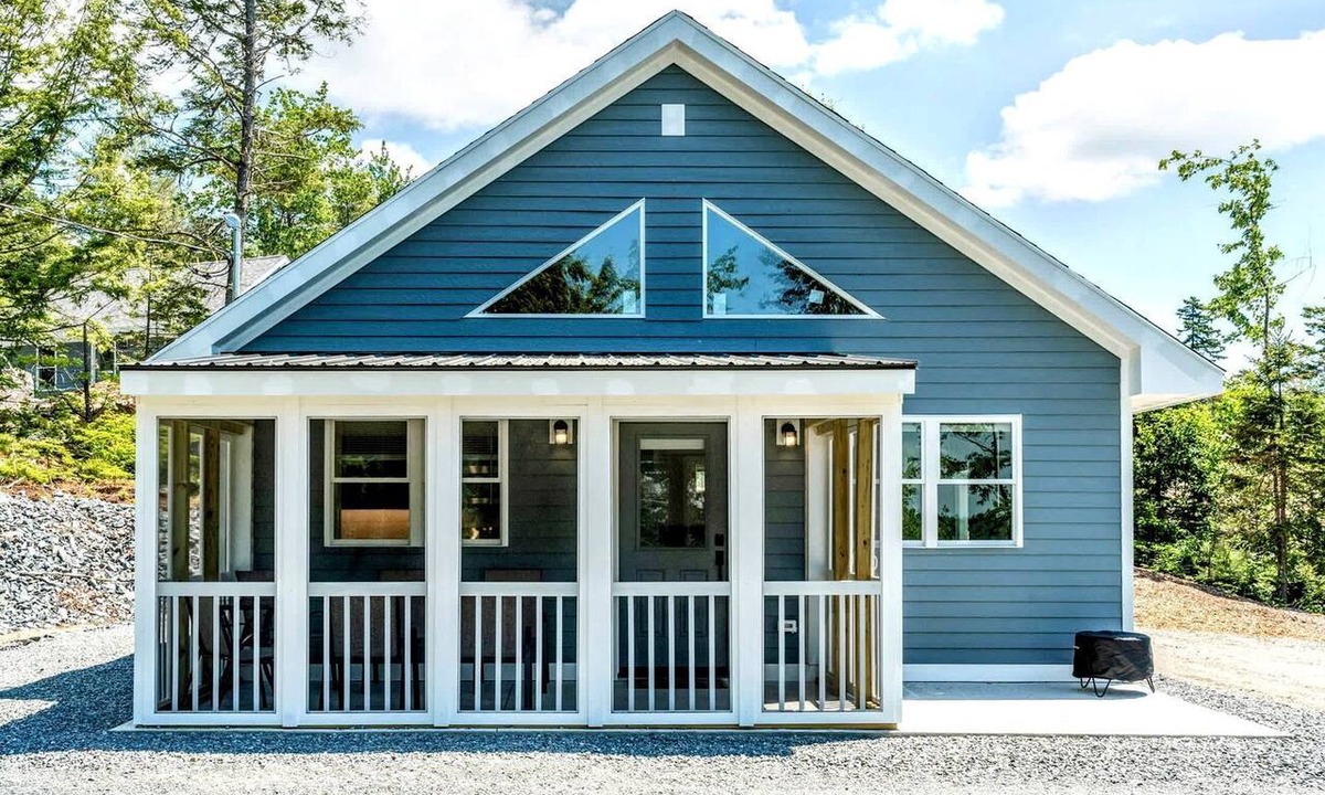 Sullivan Cabin | Peaceful Lakeside Cottage with Fire Pit & Screened Porch near Flanders Pond in Sullivan, Maine