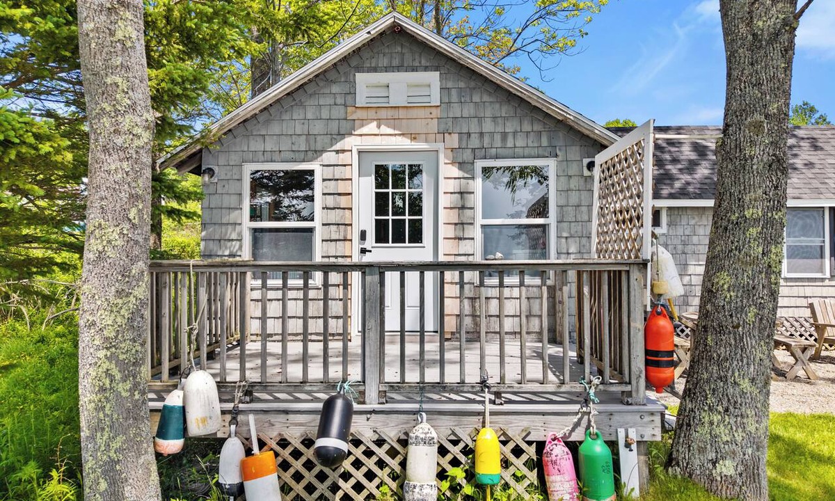 Brooklin Cottage | Peaceful Oceanfront 1-bedroom Cottage in Brooklin Stunning Sunsets