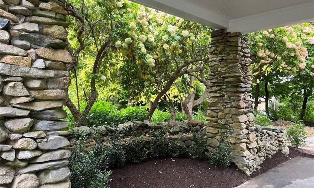 Narragansett Pier House | Perfect 4-bedroom/2 bathroom house with AC in charming Narragansett