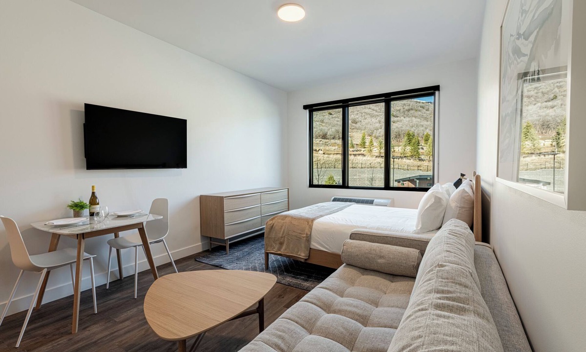 Deer Valley Condo | Perfect Ski Base – Deer Valley East Studio with Amenities, Walk-Shuttle to Ski in/out