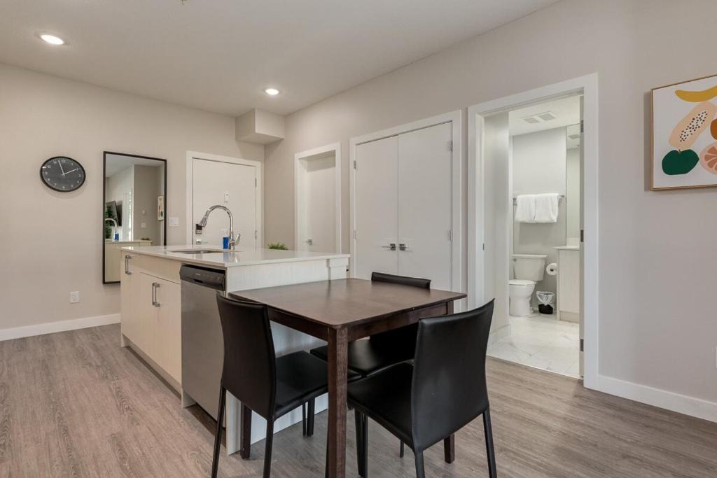 Shaganappi Apartment | Pet Friendly 2 Bed Close to Downtown