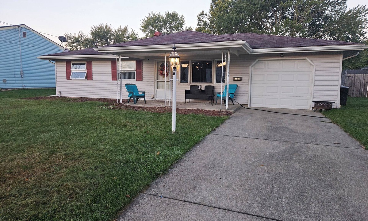 Austintown House | Pet Friendly, clean, 3-bedroom house in Austintown. Great, Quiet location!