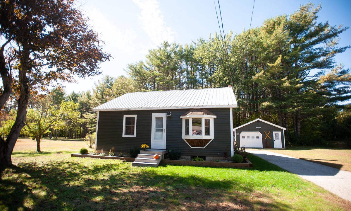 Bethel House | Pet friendly, cozy house in West Bethel close to Sunday River and Mt. Abram.