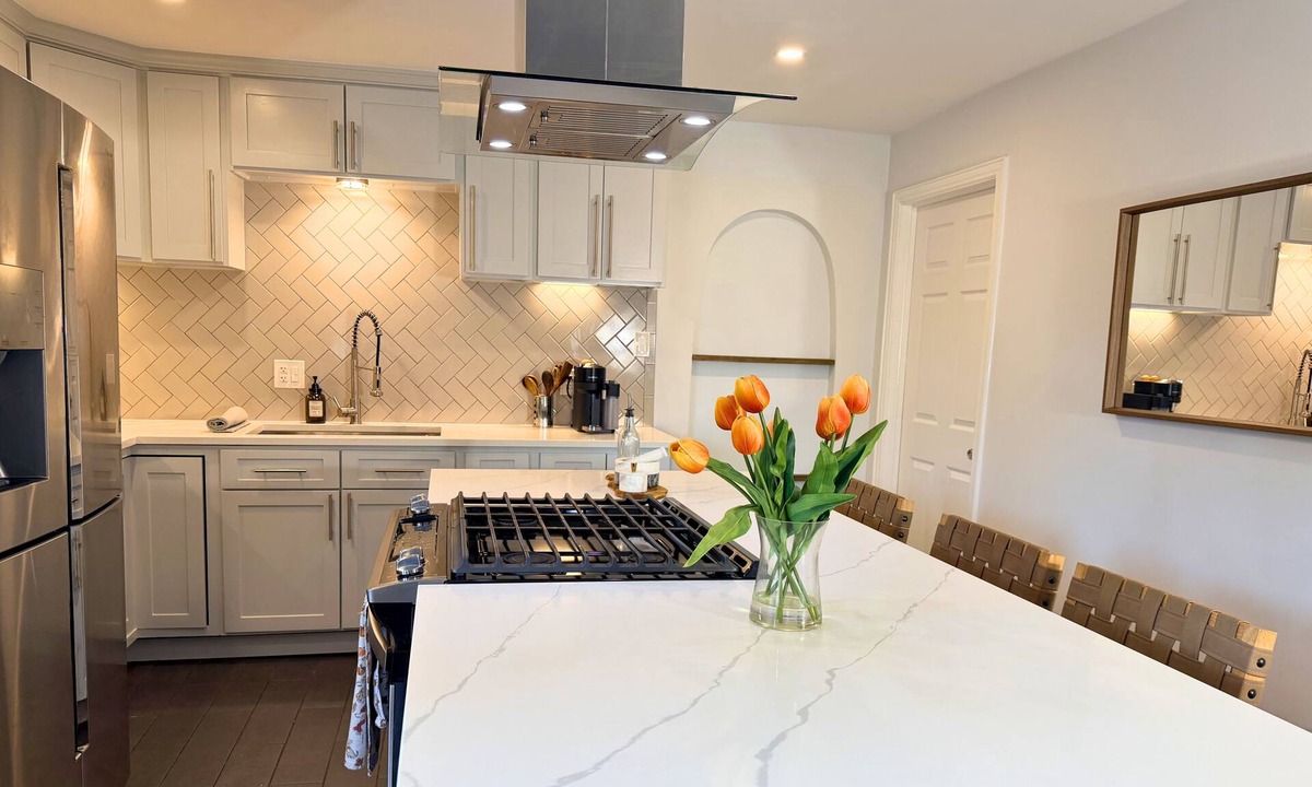 Oak Cliff House | Pet-Friendly I fenced backyard I king Bed I Electric Charger