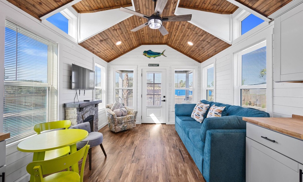 Rockport Cabin | Pet-Friendly Tiny Home Near Beach & Marinas