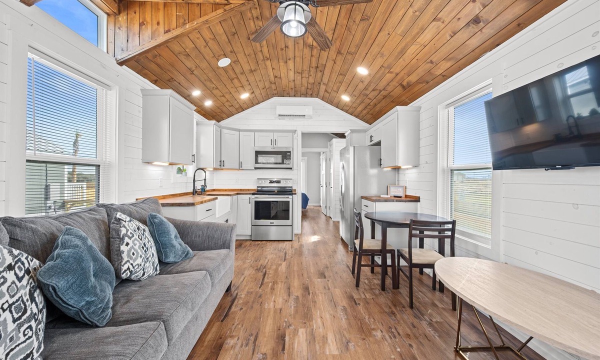 Rockport Cabin | Pet-Friendly Tiny Home w/Boat Parking & Pergola