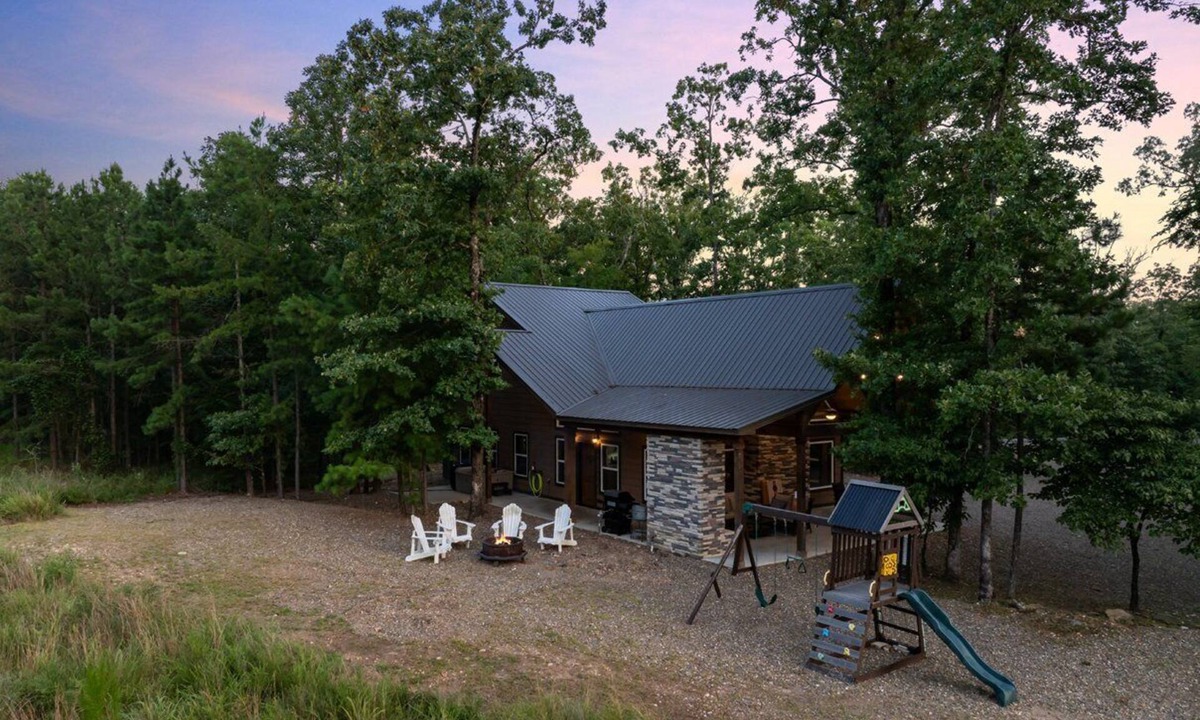 Hochatown Cabin | Pets, Play-Set, Hot Tub, Located in Hochatown, Highwest