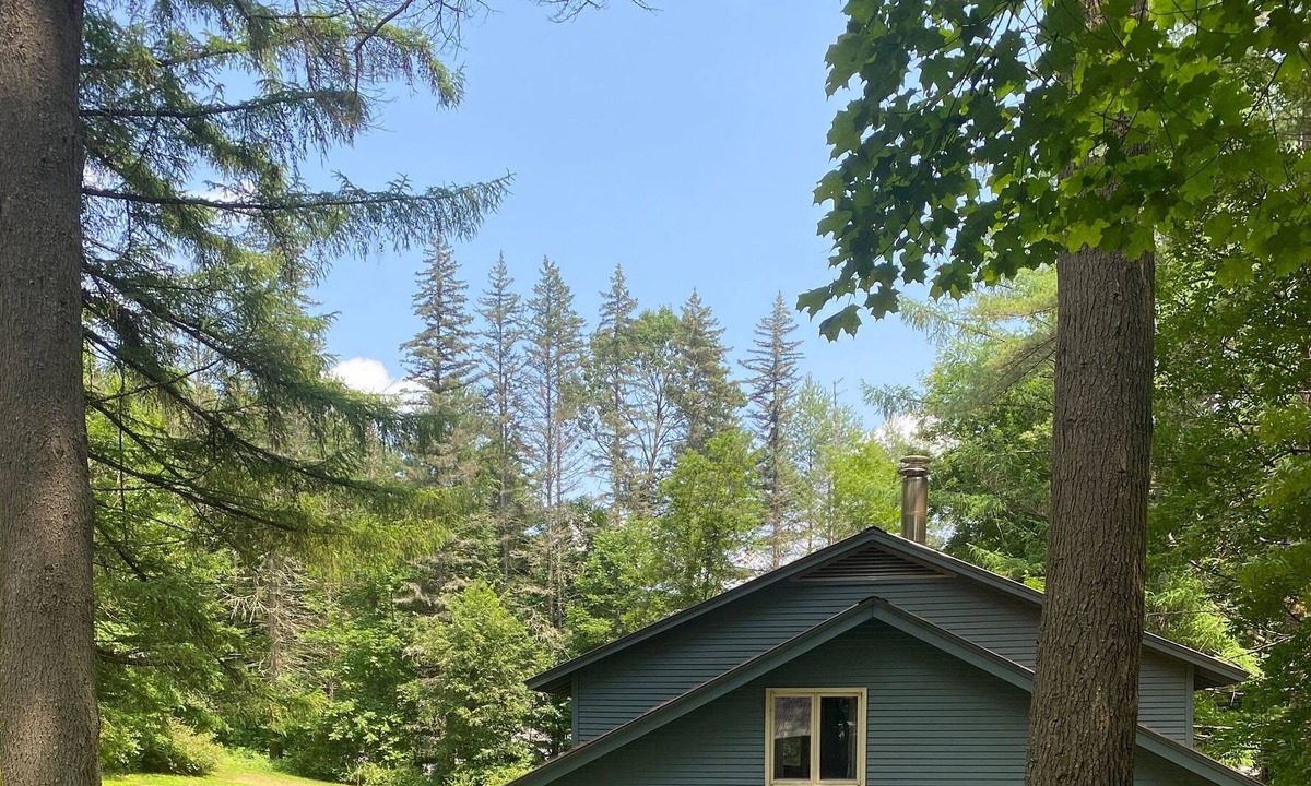 Northville House | PETS Welcome Book Now For Ski Season