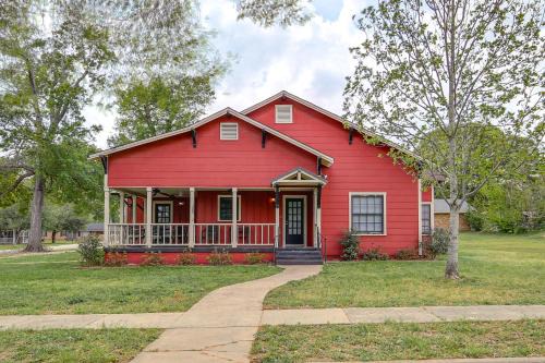 Frankston House | Pets Welcome! Comfortable and Spacious! Sleeps 6
