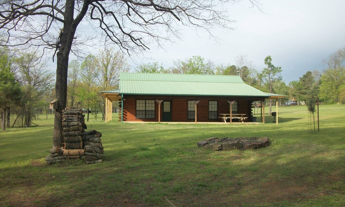 Pettit Cabin | Pettit Mt. Ranch Log Cabin on Gated 36 acres near Pettit Bay and Tenkiller Lake