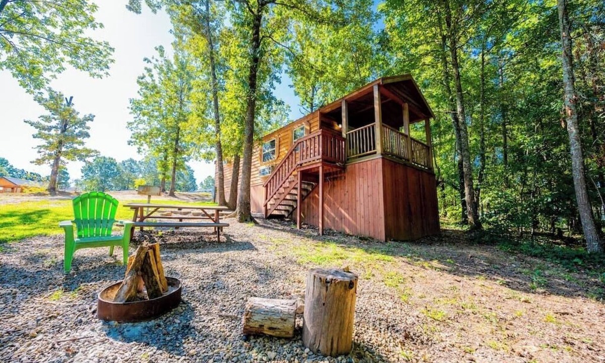 Broken Bow Cabin | PineCone: Sleep 5, Tiny Cabin, Pet, Near Lake/Park