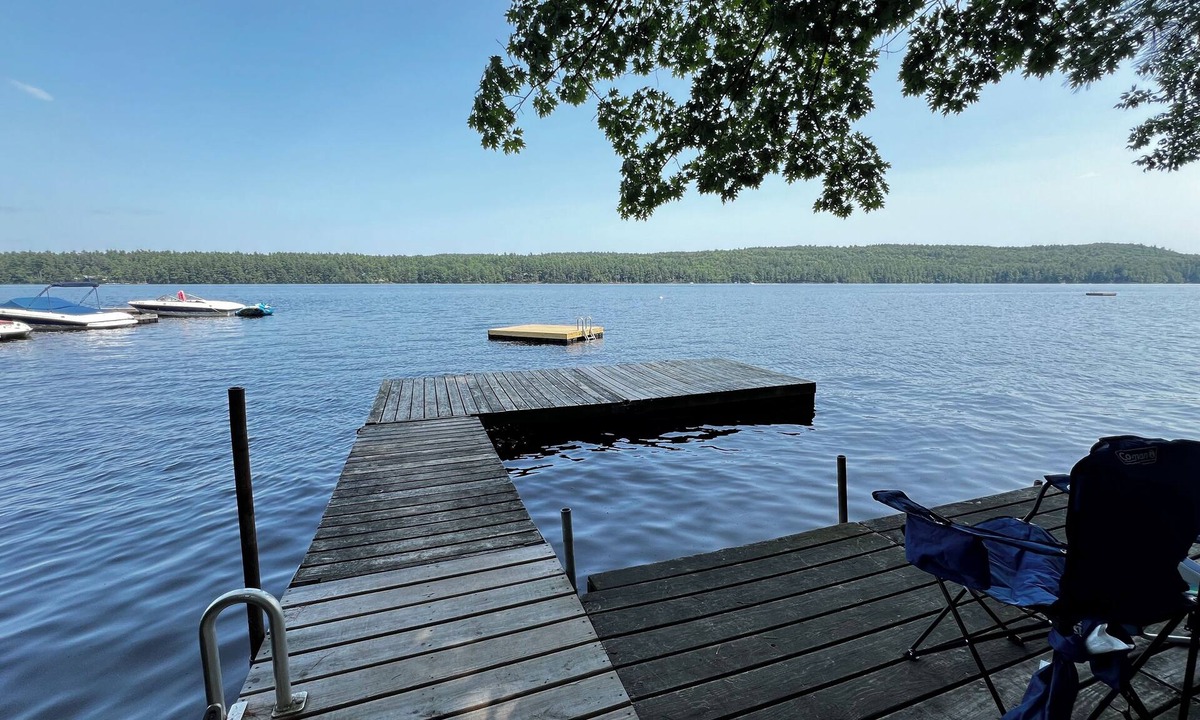 Bridgton Condo | Pleasant Mountain Escape – 5Bedroom Lakeside Condo with waterfront access