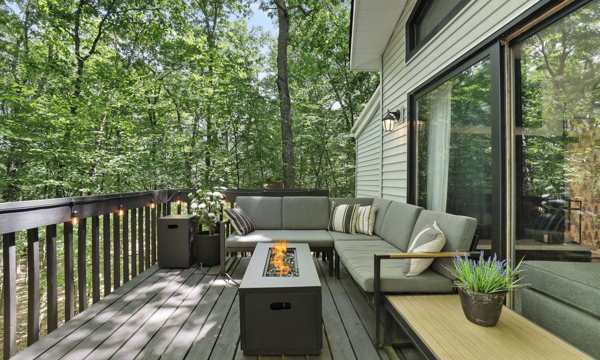 Bushkill House | Poconos Chatham Continental - Hot Tub & Fire Pit!