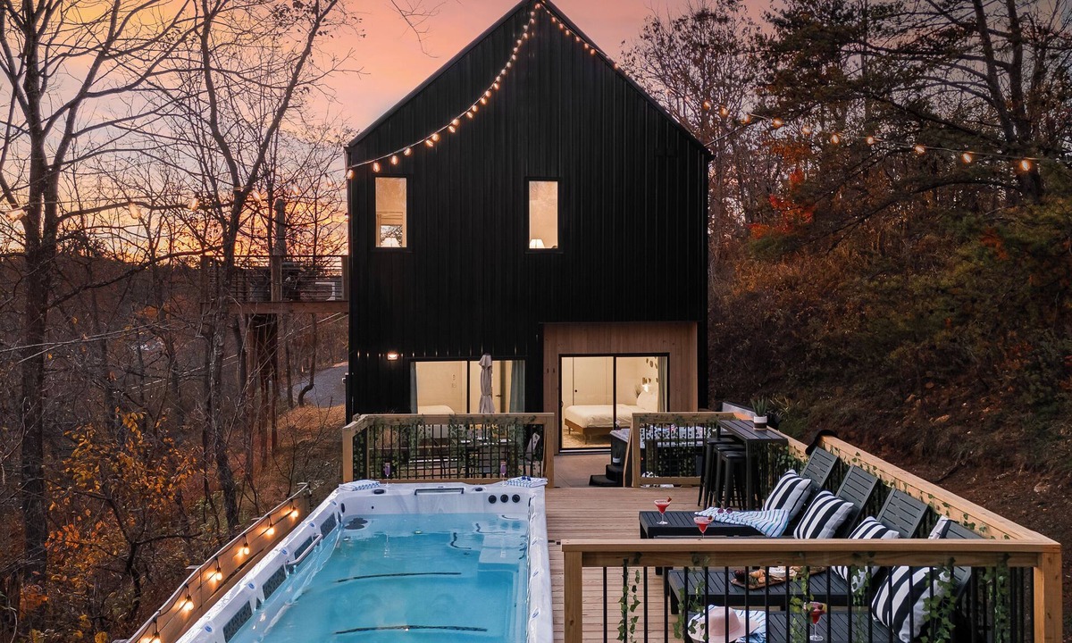 Weaverville Cabin | Pool & Spa Retreat Plunge + Hot Tub 12 Min to Asheville Sleeps 8