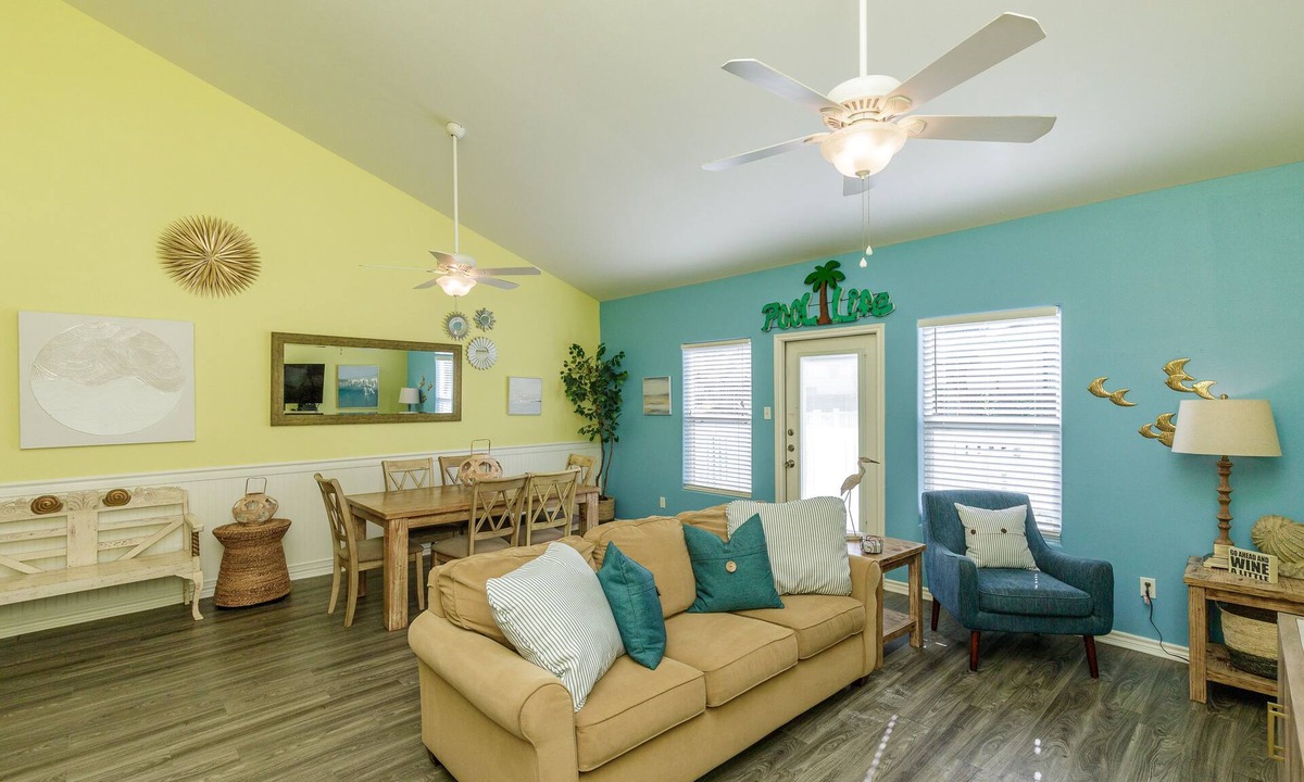 Corpus Christi House | Poolside Retreat | Heated Pool, Playground & Family Fun