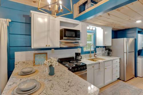 Lookout Valley Neighborhood Association House | Pops Cabin Lookout Mountain Luxury Tiny Home