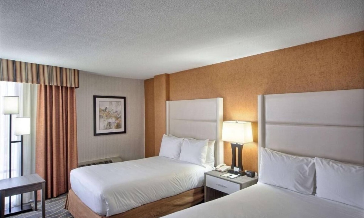 South Portland Hotel | Portland Stay Near Maine Mall l w/Indoor Pool & Free Airport Shuttle