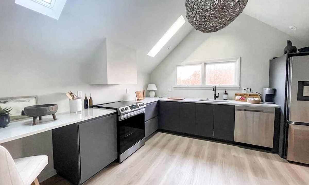 Pittsford House | *Posh 2BR in the Heart of the Pittsford Village*