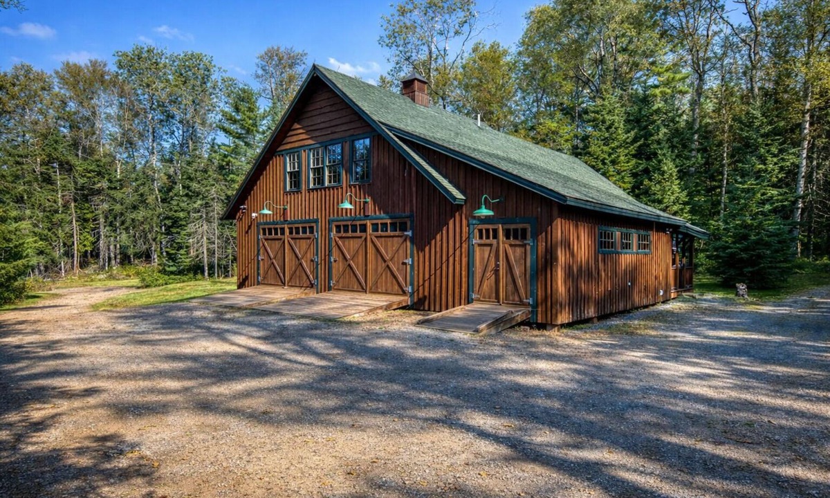 Oquossoc House | Potters Place Bunkhouse - Luxurious bunkhouse includes handicap accessible main floor living area