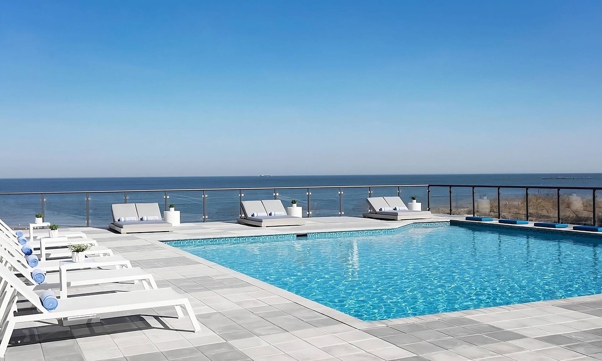 Northeast Virginia Beach Hotel | Prime Location! 4 Relaxing Units, Pool, Fitness, Minutes to Virginia Beach