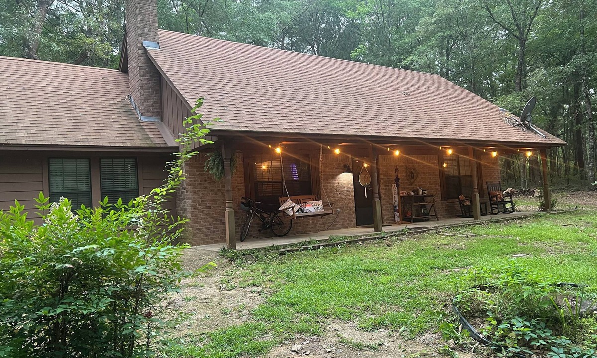 Avinger Cabin | Priv 80 secluded spa cabin retreat in woods nature ATV trails fish hunt relax