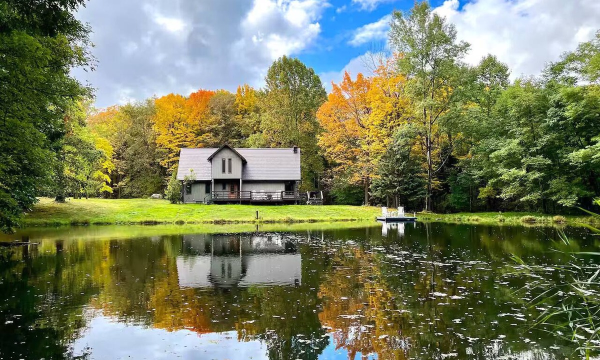 Westford House | Private 13-Acre Retreat - Pond, Kayaks, Fire Pit & Trails. Pet-friendly!