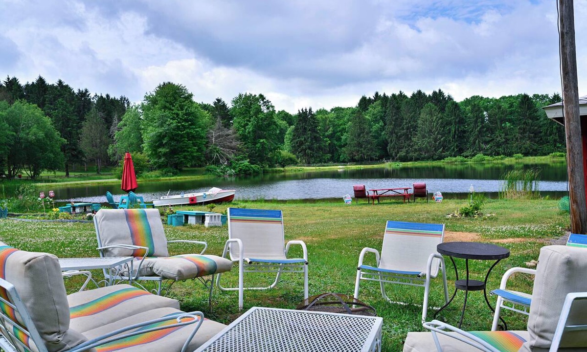Grove City House | Private 5-Acre Lake: Pet-Friendly Grove City Home