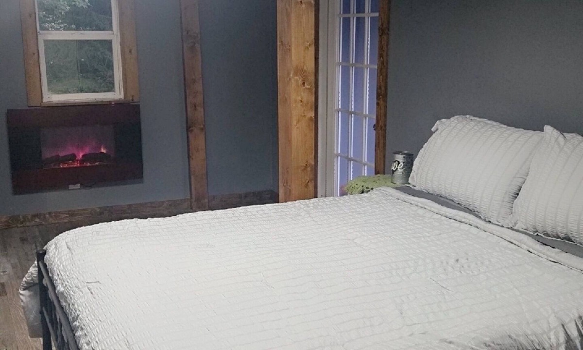 Grove City House | Private and charming 3-bedroom house in Grove City with wifi, firepit, and grill