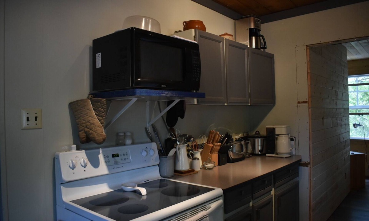 Balfour House | Private Beachfront Cottage on Kootenay Lake