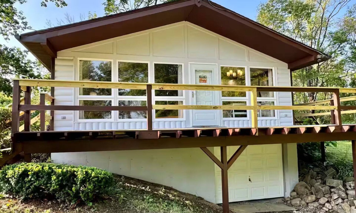 Hamburg Cabin | Private Cabin Getaway on Expansive 75 Acres