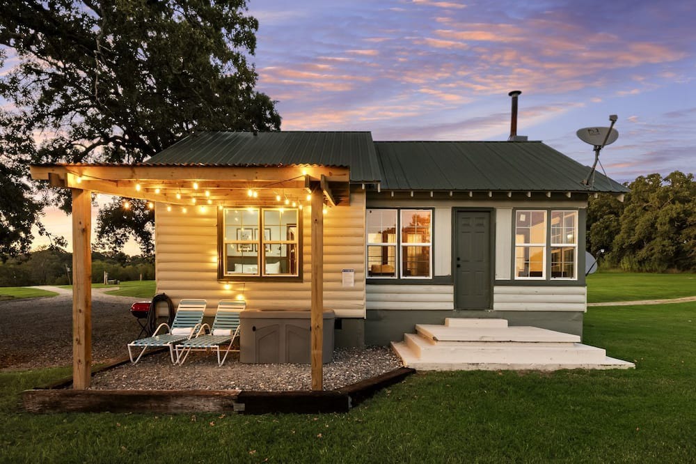 Madill Cabin | Private Cabin Getaway Surrounded by Nature in Madill, Oklahoma