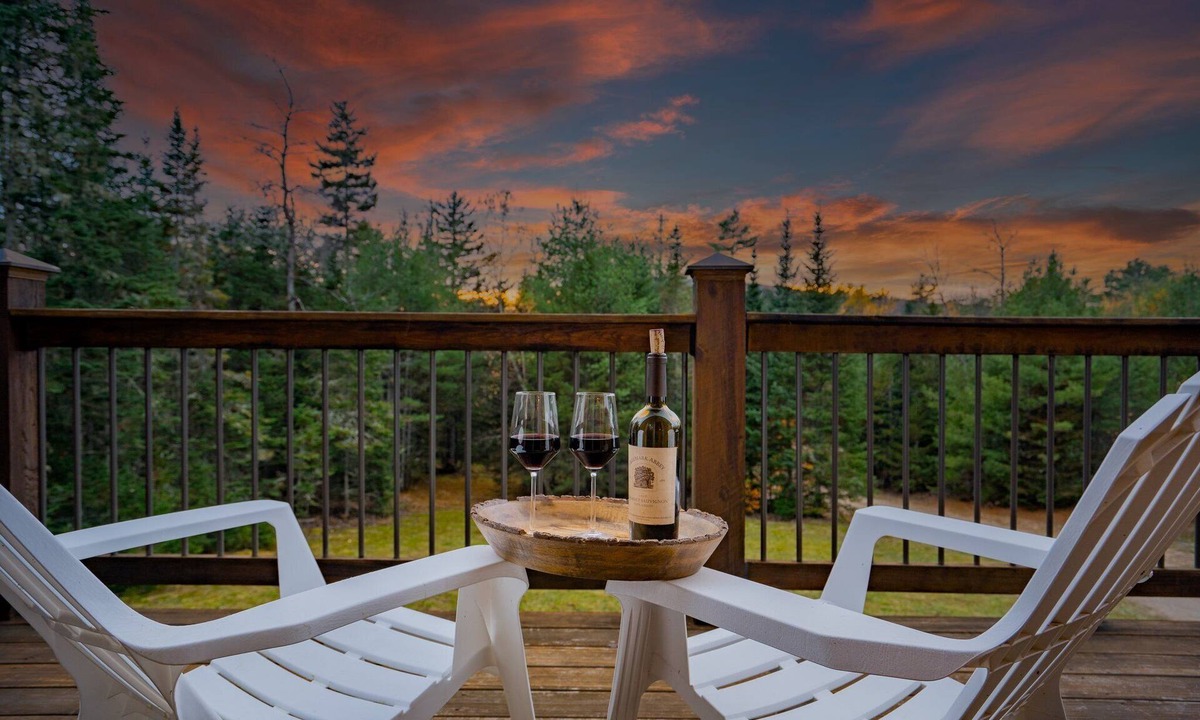 Bethel Ski Chalet | Private Chalet/Hottub/Firepit/View/Game room/Sleeps 12/Close to Sunday River
