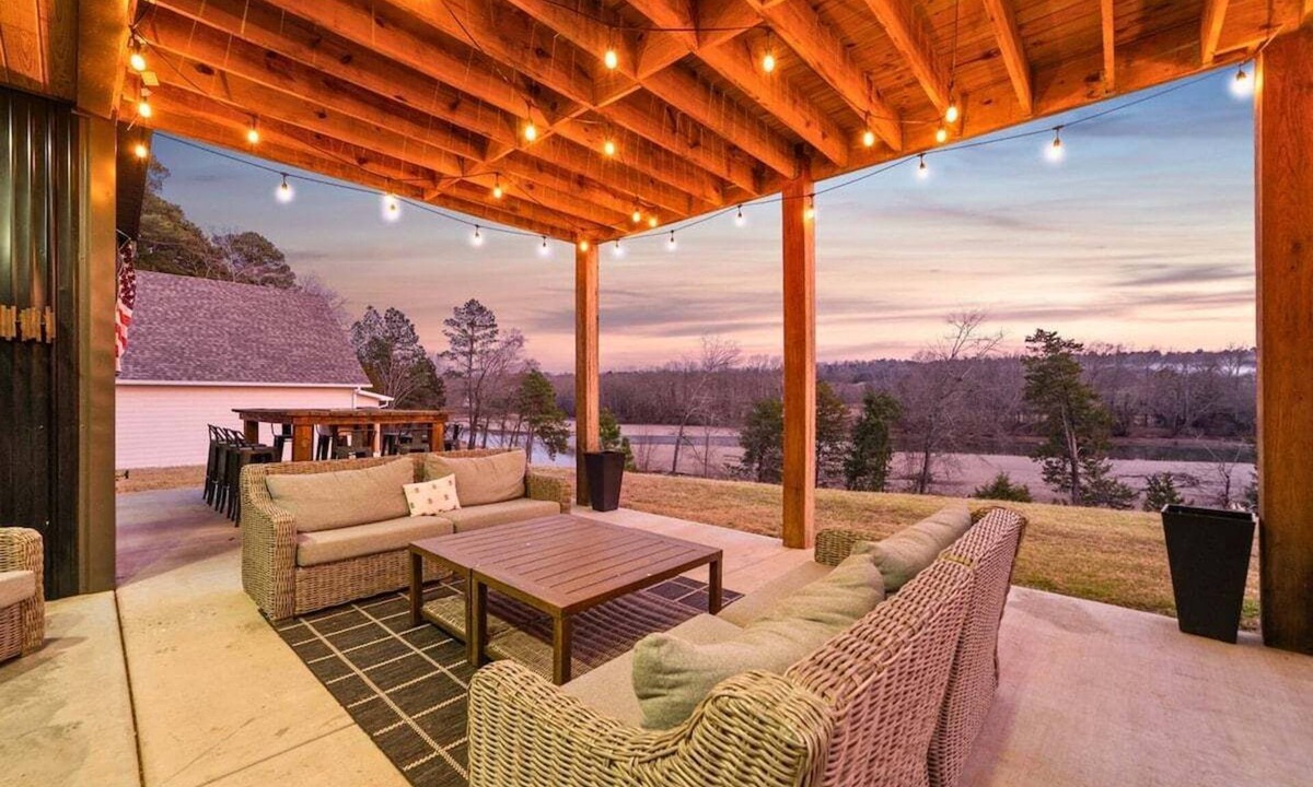 Royal House | Private Dock & Pool | Volleyball | Sleeps 24!