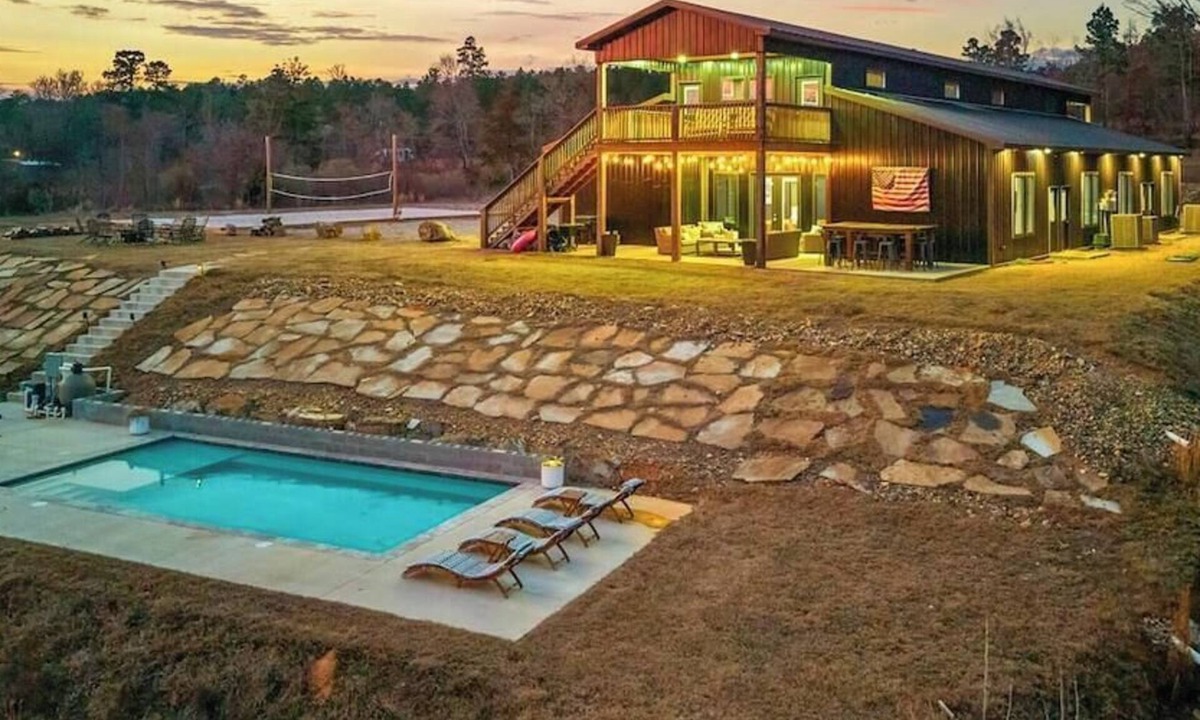 Royal House | Private Dock & Pool | Volleyball | Sleeps 24!