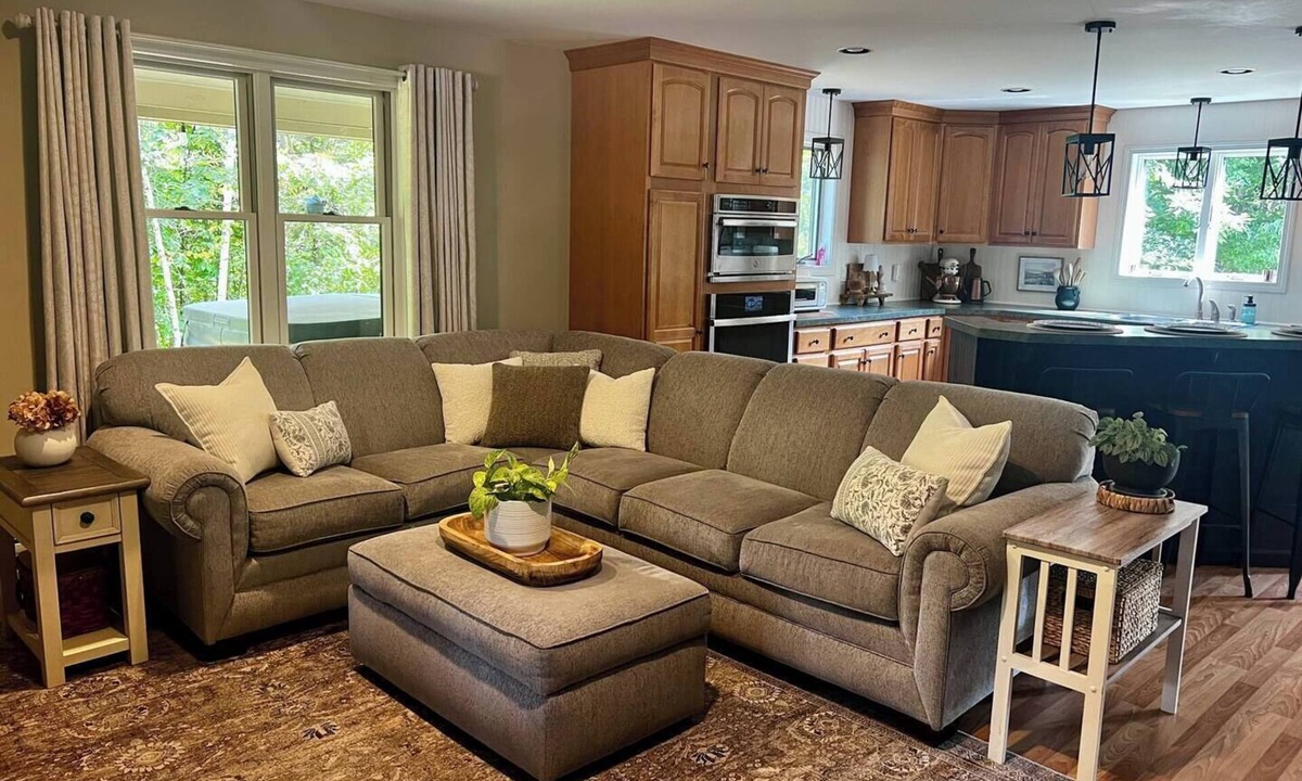 Waterford House | Private Farmhouse Retreat sleeps 8 near camps, wedding venues, ski areas