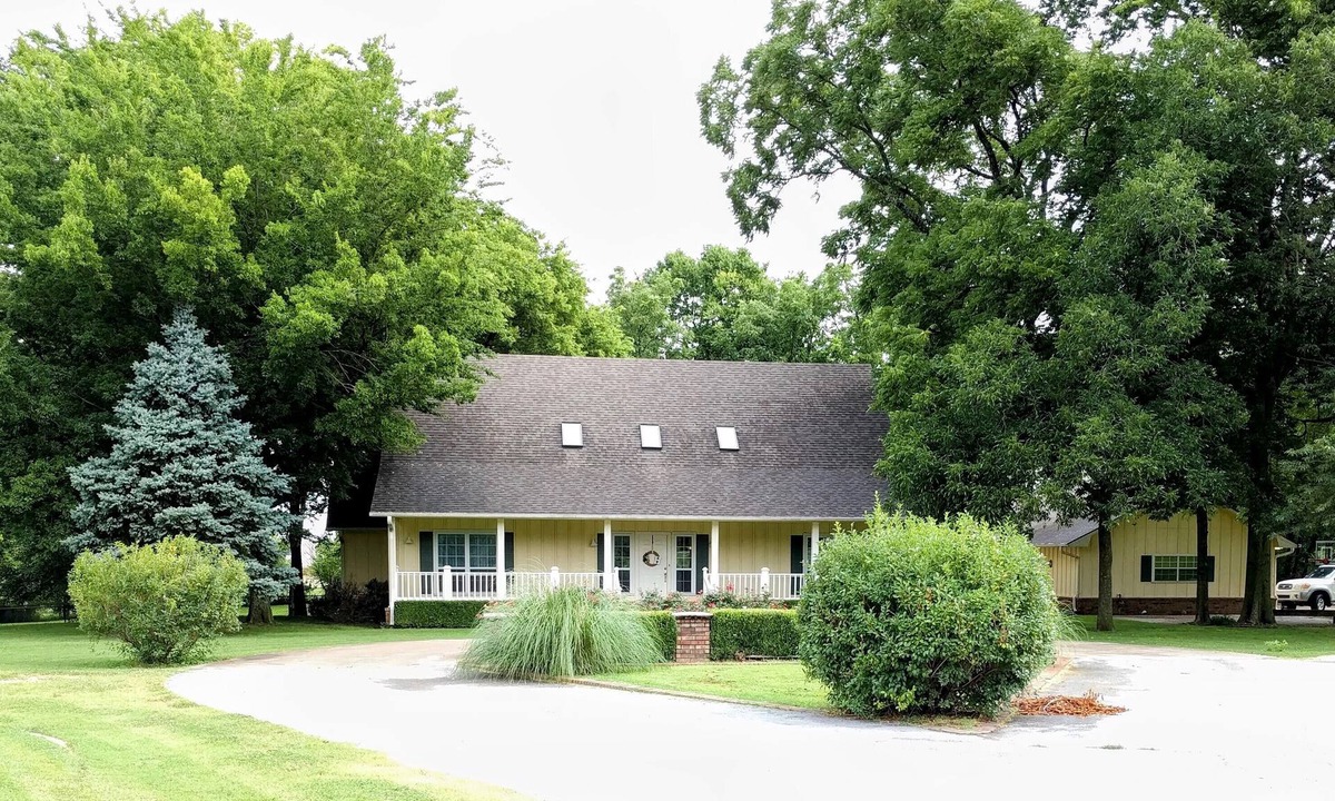 Prairie Grove House | Private Guest House 20 Minutes from U of A