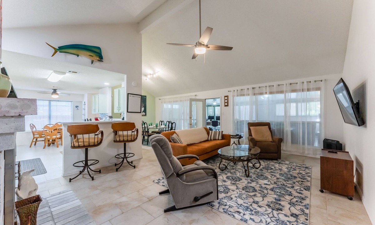 South Arlington House | Private Hot Tub, Stone Floors, Tall Fenced Yard, Fire Pit, & BBQ Grill