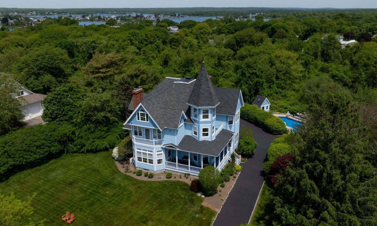 Narragansett House | Private IN-GROUND POOL & YARD! Fabulous coastal retreat close to beaches, BI Ferry & more!
