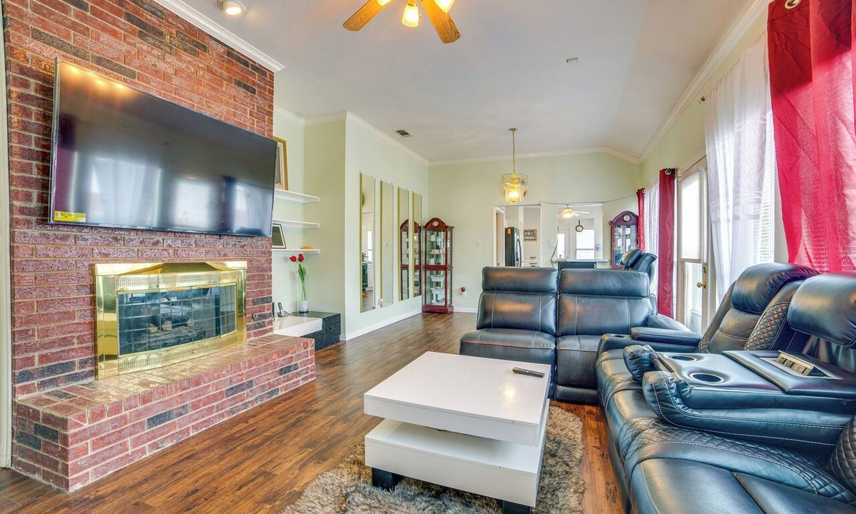 Garland House | Private Patio & Grill! Garland Retreat Near Golf